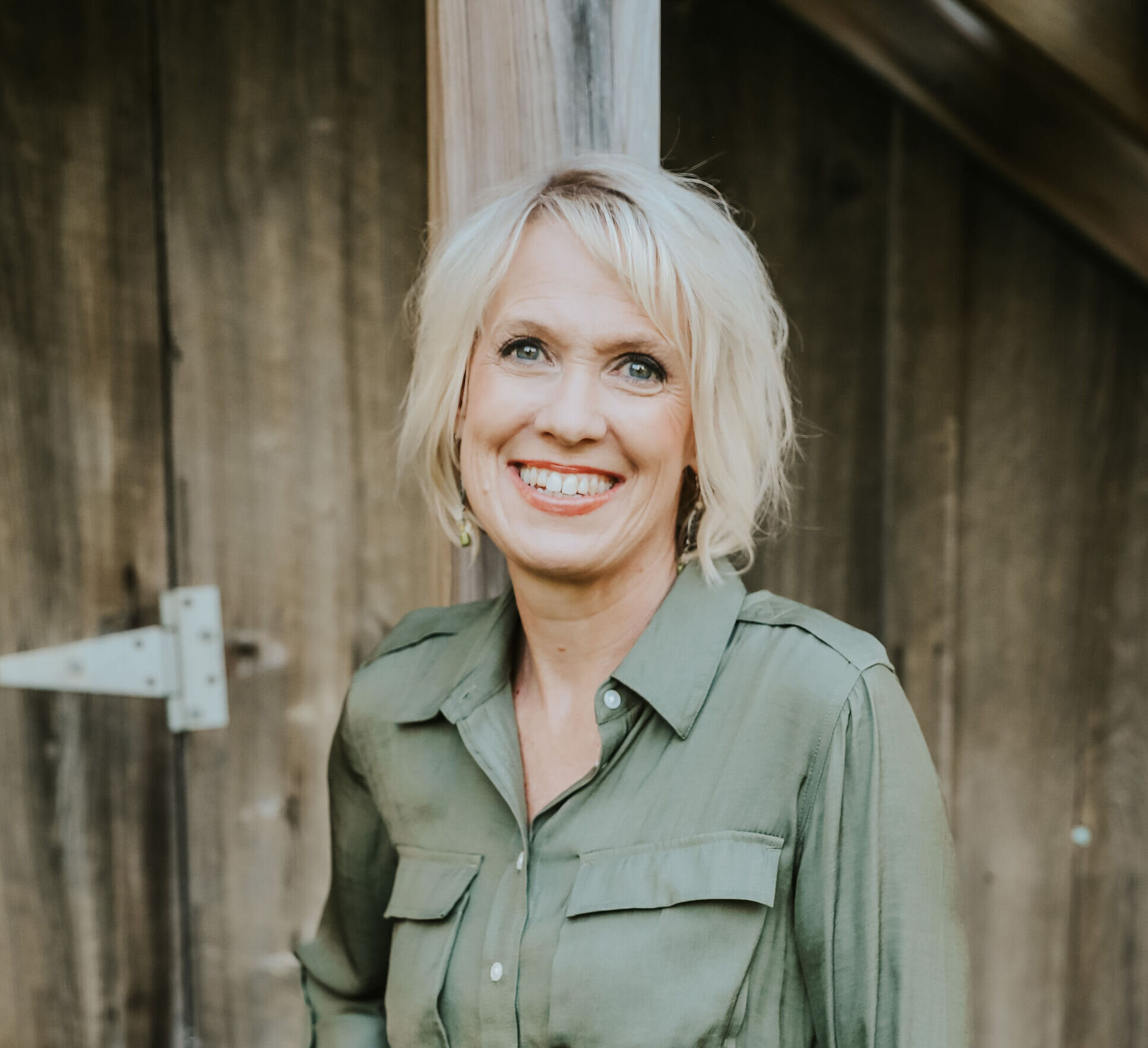 On the Podcast: Praying for your spouse by Valerie Woerner, prayer journal, women's ministry, prayer, refresh, meditation, how to make a prayer journal, praying for your husband, prayer warrior, war room, Bible study, tools, prayer notebook, how to pray, prayer in a noisy world, bible, praying scripture, pray for spouse